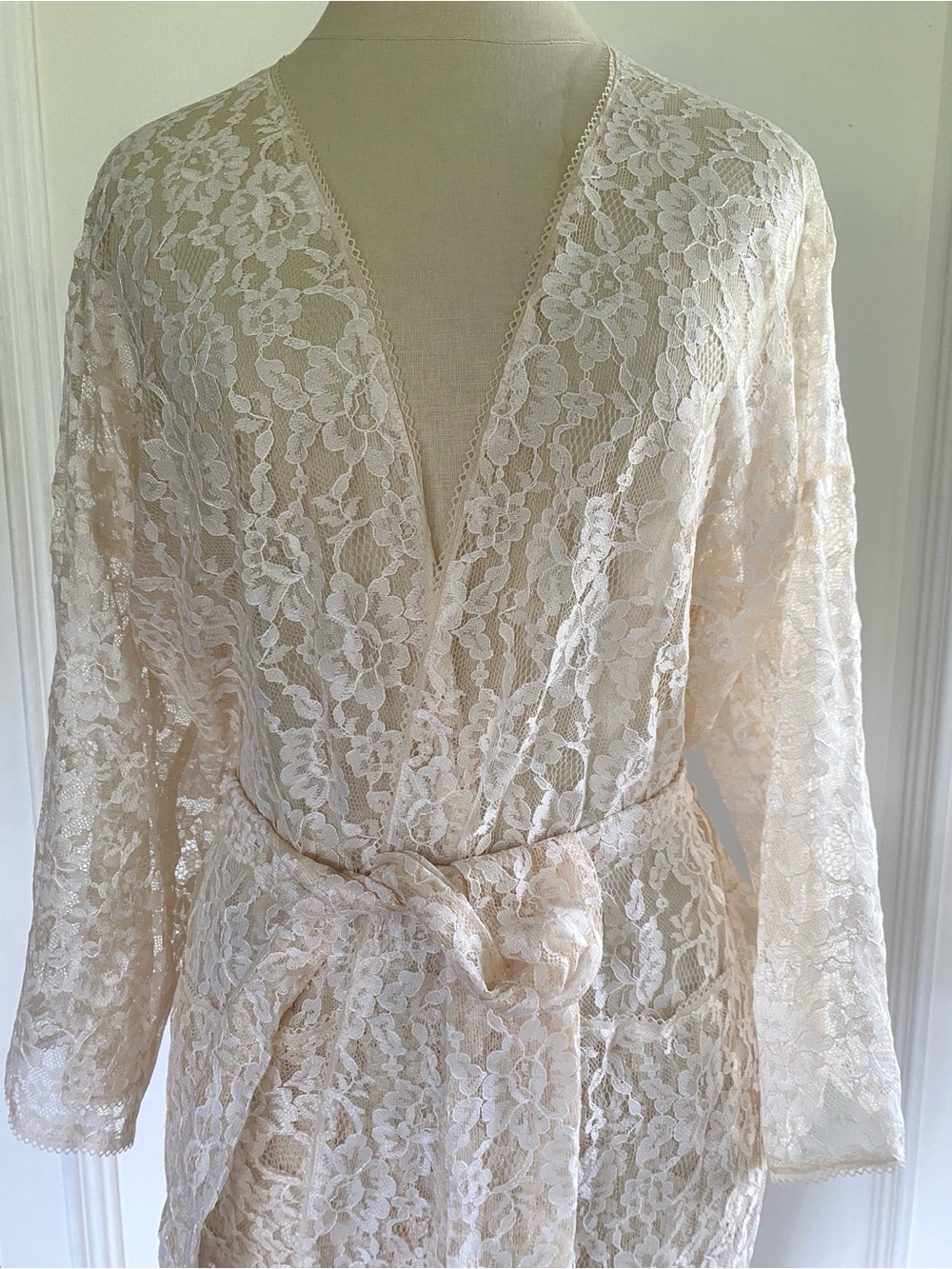 Victoria's Secret Gold Label Sheer Lace Wrap Robe in Off White